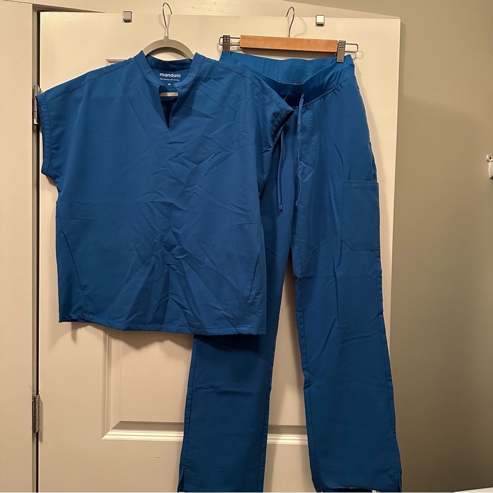 Mandala scrubs royal blue women’s XS scrub set